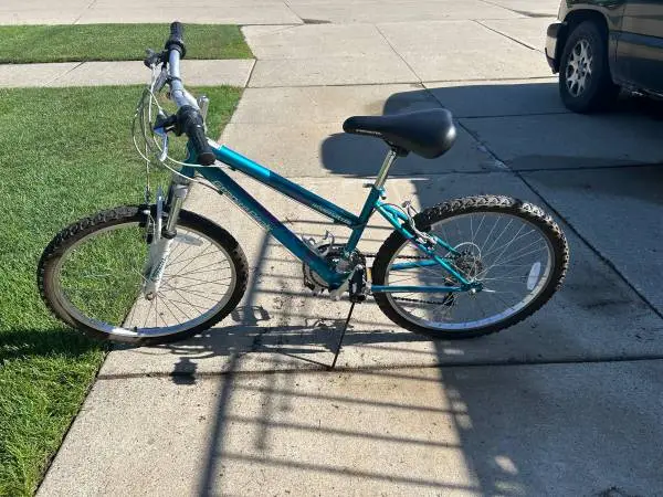 24” ROADMASTER 15 SPEED BIKE   $36