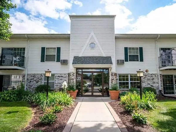 2 Pools, Dog Park & More 🌴 New Fountains Apartments