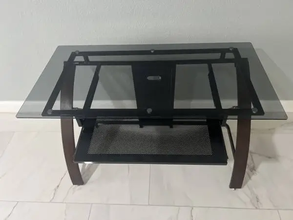 Computer desk with keyboard tray can deliver