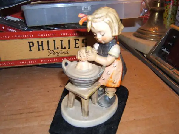 Hummel 319 Doll Bath TM5 Super Sweet Mint Condition 5 Inches Tall
