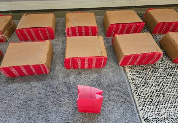 3,000 Red Paper Bags & 6,500 White Paper Bags