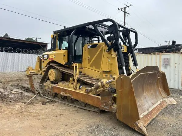 CAT D8T DOZER • LOW HOURS • TRIMBLE- & CALFIRE-READY • SOLID MACHINE