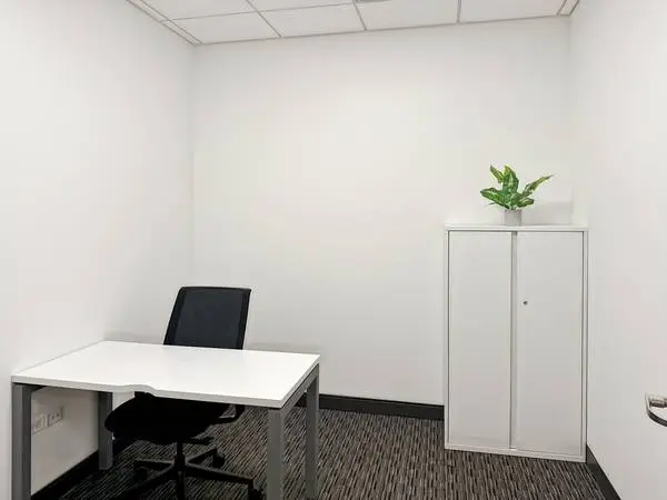 Start Working Tomorrow! Private Offices & Coworking in Lincoln Park
