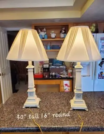 2 aluminum lamps