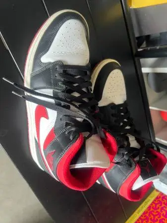 └➤➤➤ Nike Men’s Air Jordan 1 | Mid | Size 9 l Basketball Shoes Sneaker