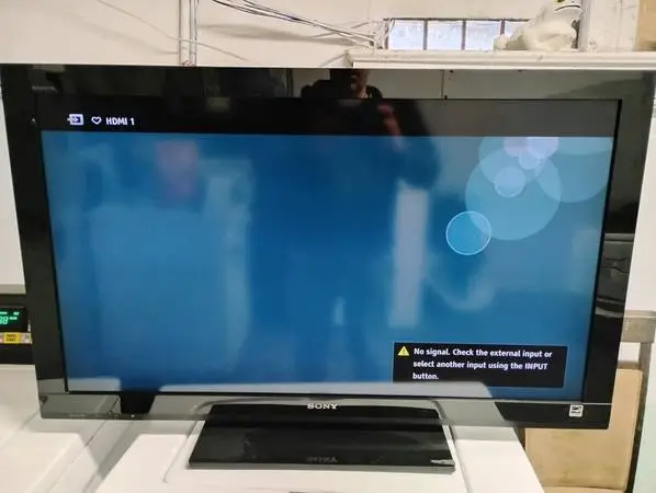 Sony Bravia 40” in Flat Panel Screen High Definition LCD TV Television