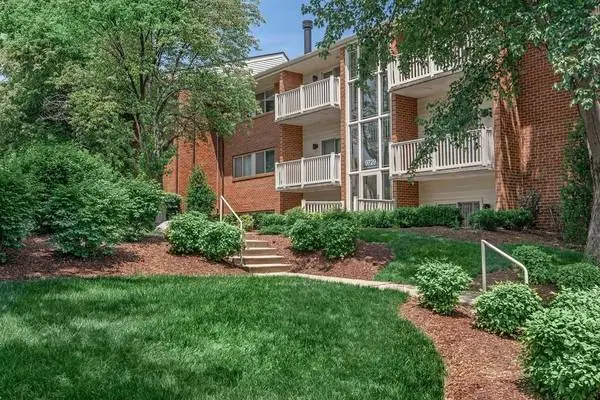 Ceiling Fans Included, Central Air and Heating, 1 Bed