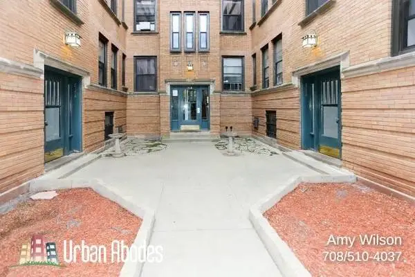 Unique Studio, 1 Bath in Lakeview, Available: 7/1/2026