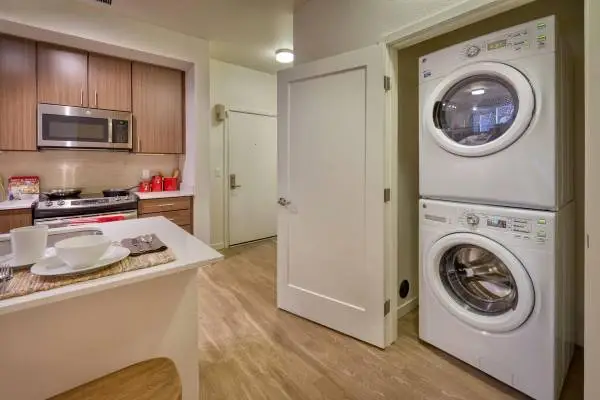 Spacious 1 BR: Modern Kitchen, Entertainment Lounge & More
