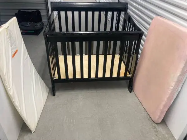 Crib,solid wood,quality,ez transport,mattress pad.