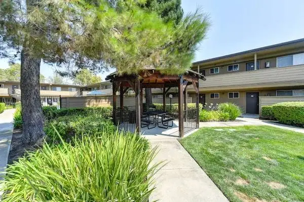 2 Bedroom 1 Bathroom - Comfort & Convenience in 1!!!