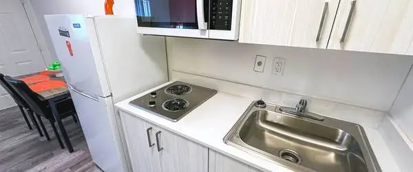 Renovated Studio,Free Utilities, Siegel Rewards Program, Free Parking