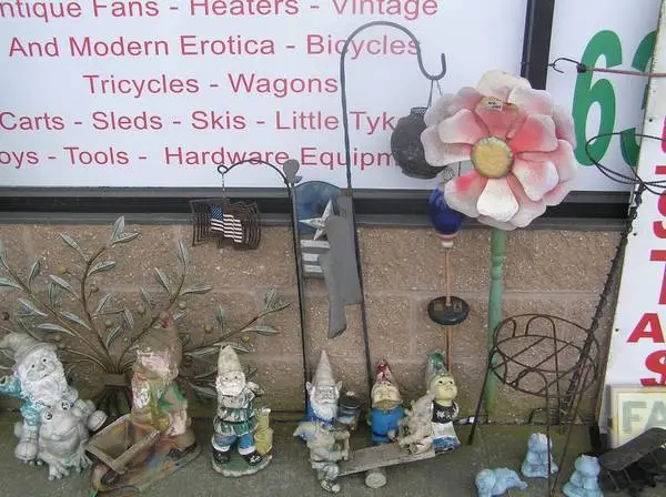 Garden Decorations-Gnomes-Frogs-Whirly Gigs-Dogs-Cats and a lot more