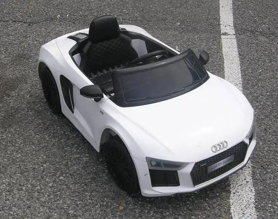 Audi R8 Spyder Childs Ride On Toy Car