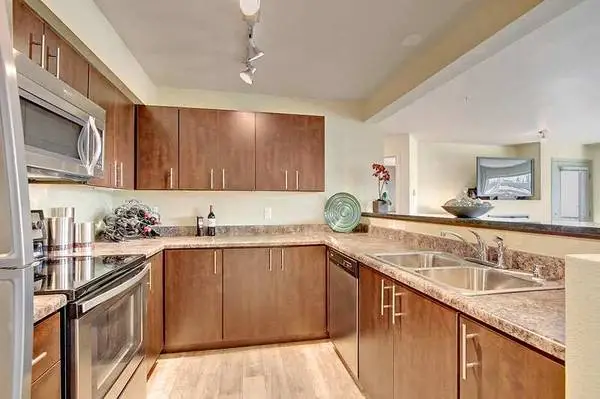 Look & Lease Special! Spacious Living, W/D, Fireplace & Parking!
