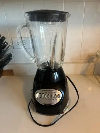 HAMILTON BEACH WAVE ACTION BLENDER, 12 SPEED 6 CUP BLACK MODEL 52282