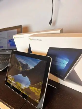 Microsoft Surface Go Windows PC!