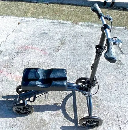KNEE WALKER BY DRIVE EXCELLENT CONDITION