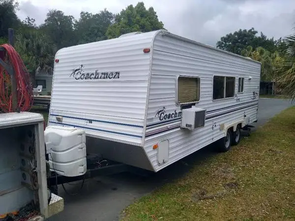 WANTED **OLD & UNWANTED RVs / CAMPERs / TRAILERs** CALL FOR REMOVAL