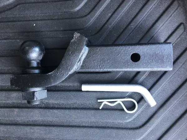 Solid Steel tow hitch receiver with 2 inch ball, pin and clip