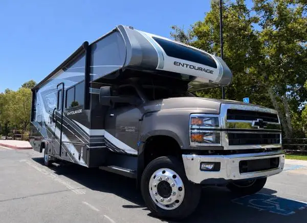 2023 coachmen entourage 4x4 diesel