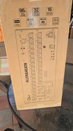 Allen &Heath QU- 5 mixer brand new