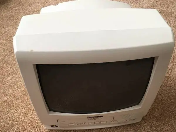 Panasonic Omnivision PV-C1332W 13 White TV/VCR Combo Retro Gaming