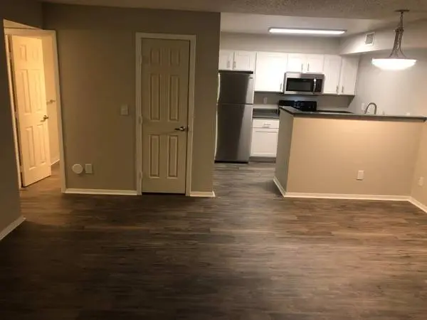 Simply beautiful 2 bed / 2 bath in prime Arvada neighborhood