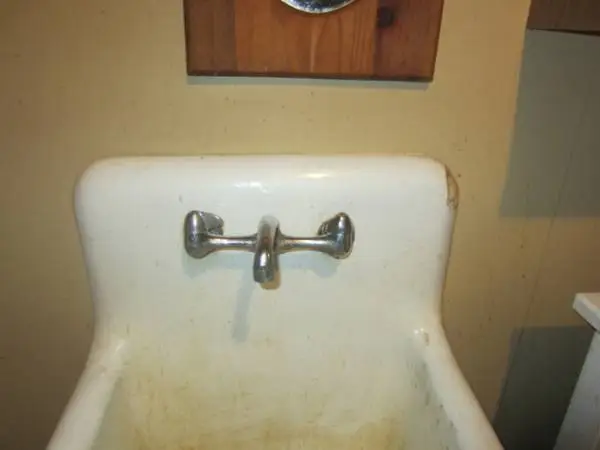 Cast iron/enamel sink
