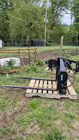 NEW 60 Hydraulic adjust side shift Pallet Forks 8-40 skid steer or tractor qui