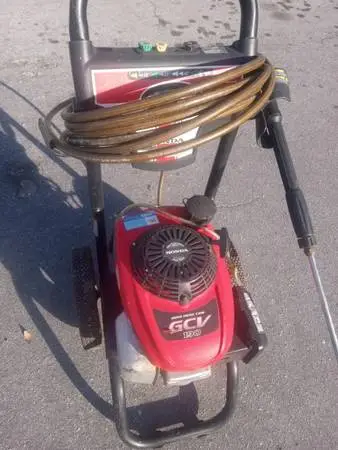 Simpson 3000 psi pressure washer powered by Honda
