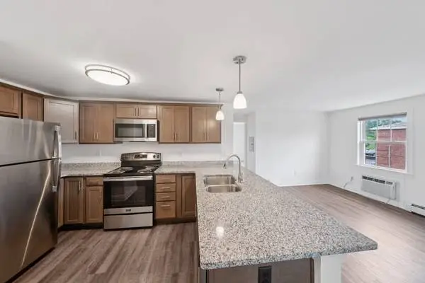 Modern 2 Bd - One mile from UB North Campus