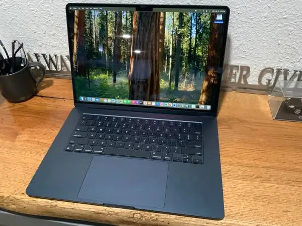 2024 MacBook Air M2-16-1TB clean and sweet !!
