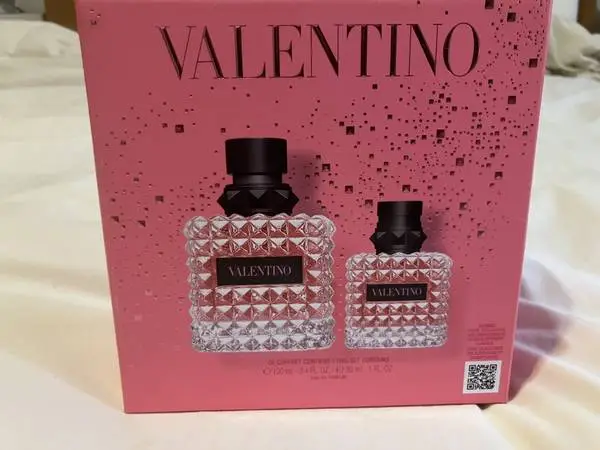 Downsizing Valentino 2 bottle Roma gift set Unopened $50
