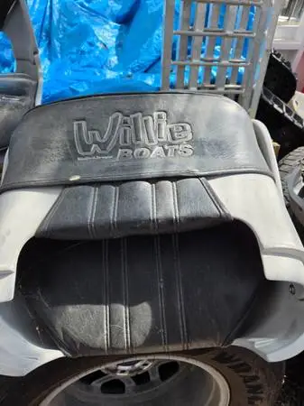 Willie boat seats