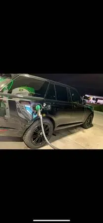 23 INCH LAND ROVER RANGE ROVER WHEELS Like new tires rims in very good