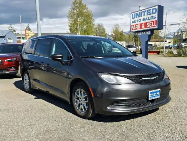 2022 Chrysler Voyager LX Van 4D
