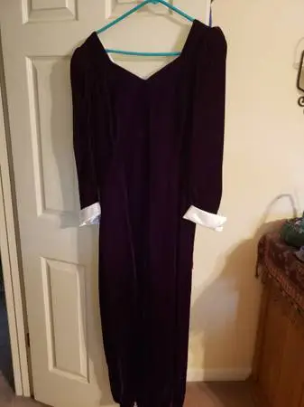 Long Velvet Dark Plum Dress with Satin Cream Ribbon in Back. Sze 15/16