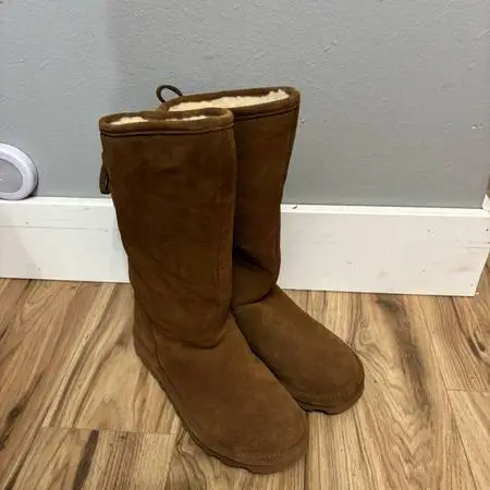 New Bear Paw Boots Size 9