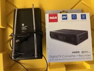 RCA Digital TV Converter/ Recorder & Antenna