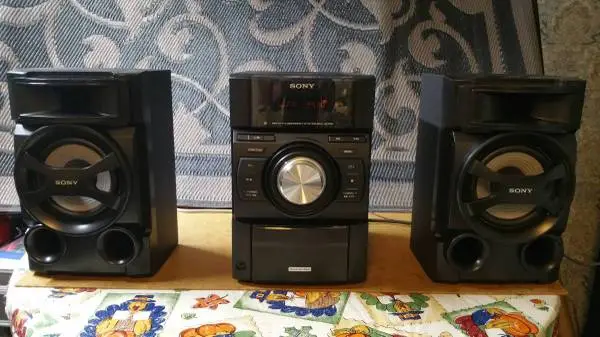 Sony Mini Hi-Fi Component System With Built In Ipod Dock