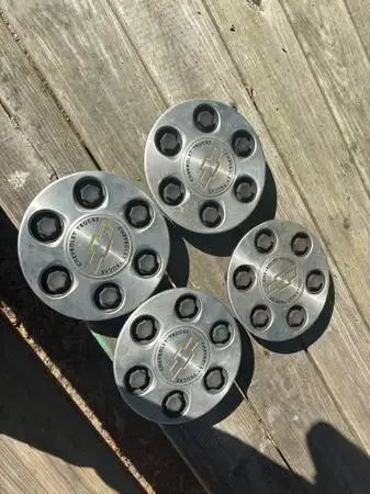 Full set of Chevrolet Center caps, Part Number 15712387