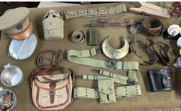 Buying WW1 WW2 Vietnam Uniforms Hats Helmets Medals Knives MORE