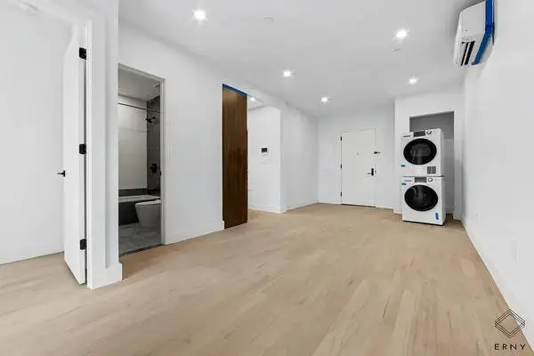 2 Bed / 1 Bath – Washer/Dryer In Unit – Video Tour - 2/5 trains