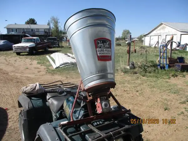 Spreader/Seeder for 3 Point Hitch with Drive Shaft