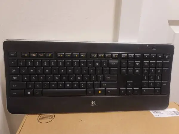 Logitech K800 Wireless Illuminated Computer Keyboard