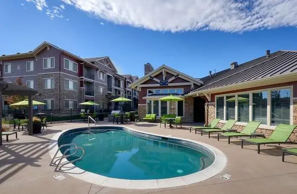 Gorgeous 2 BR Oasis-Granite Counters & Patio, Move In Quick!