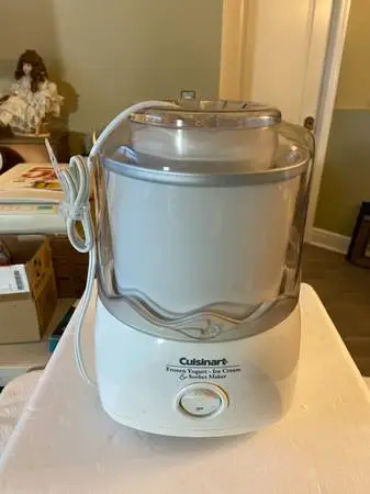 FROZEN YOGURT, ICE CREAM and SORBET MAKER by CUISINART
