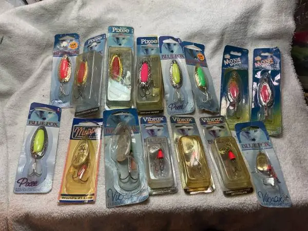 Fishing lures 15 new in packs