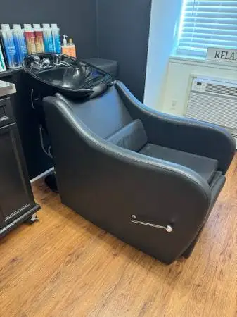 Salon shampoo sink and chair
